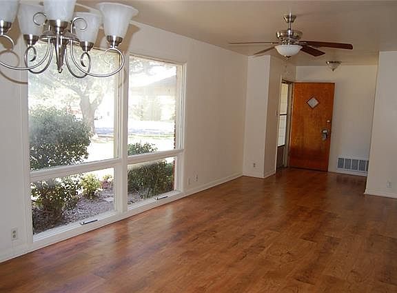 2nd image of 1206 Hilltop Dr