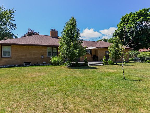 4th image of 209 Calvin Ave