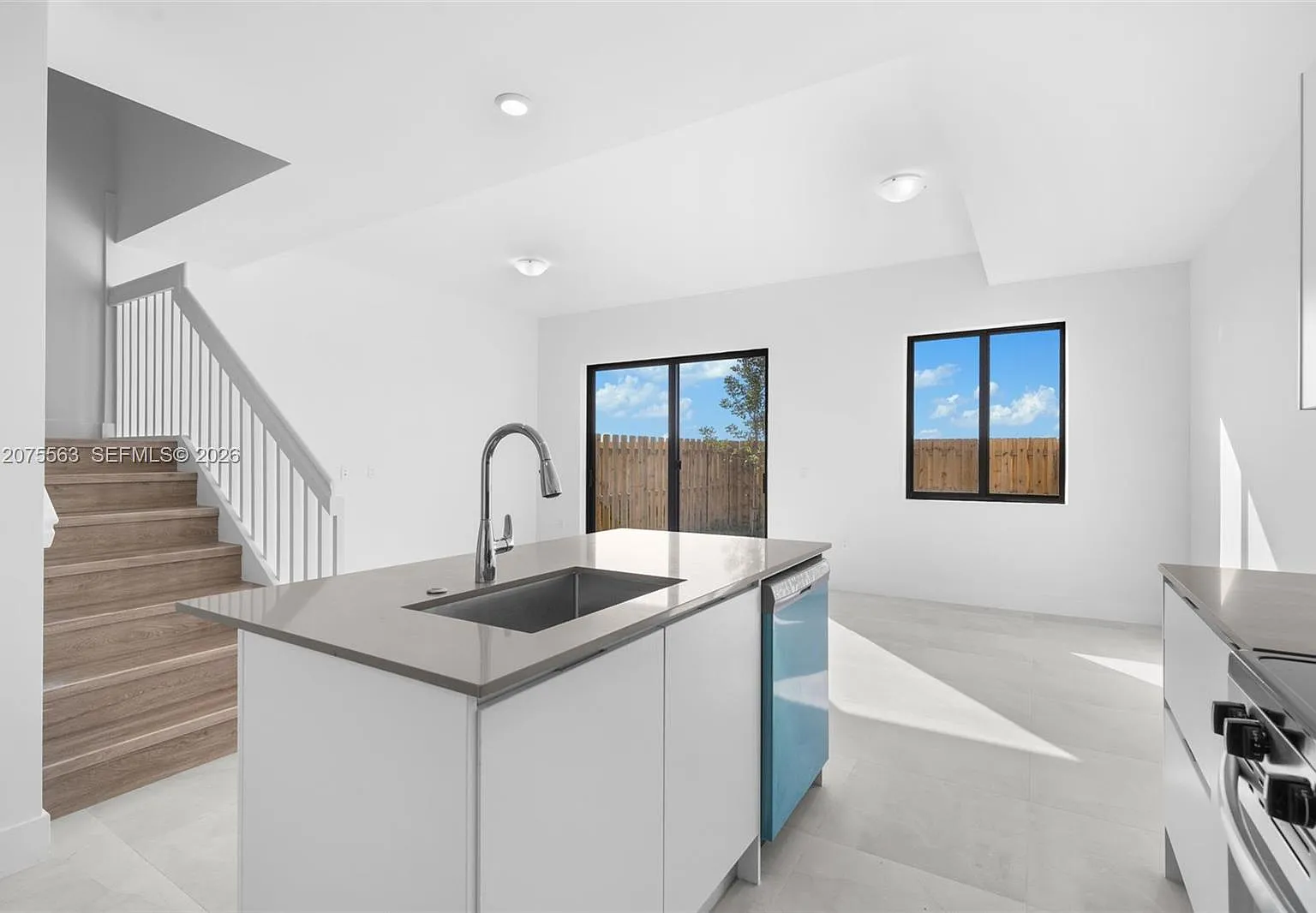 3 bed, 2.5 bath, 1558 sqft, $2,750 — Photo 3