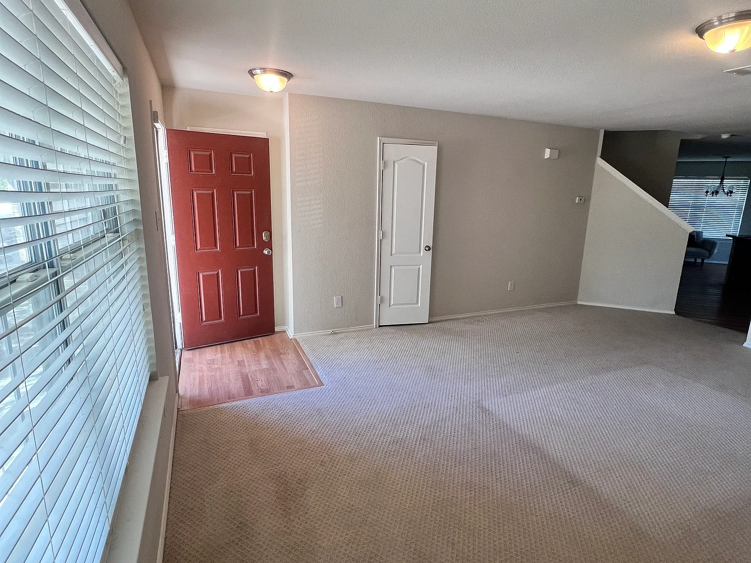 3 bed, 2.5 bath, 2600 sqft, $2,370 — Photo 4
