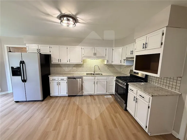 2890 Brookcliff Ln — Photo 8