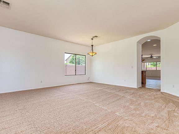 3rd image of 1091 E Indigo Dr