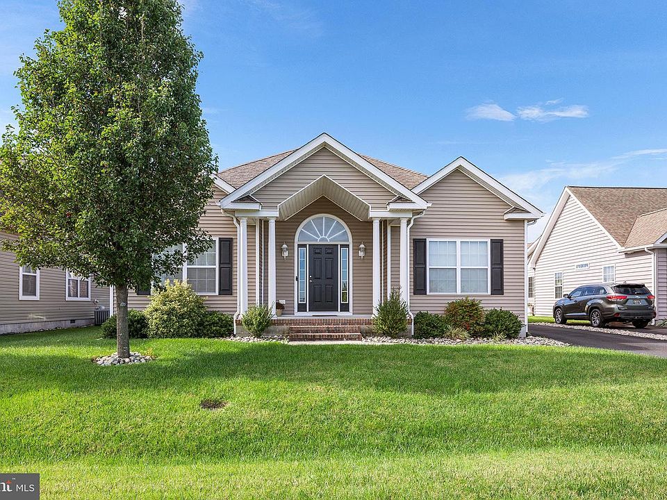 1st image of 25 Homestead Blvd