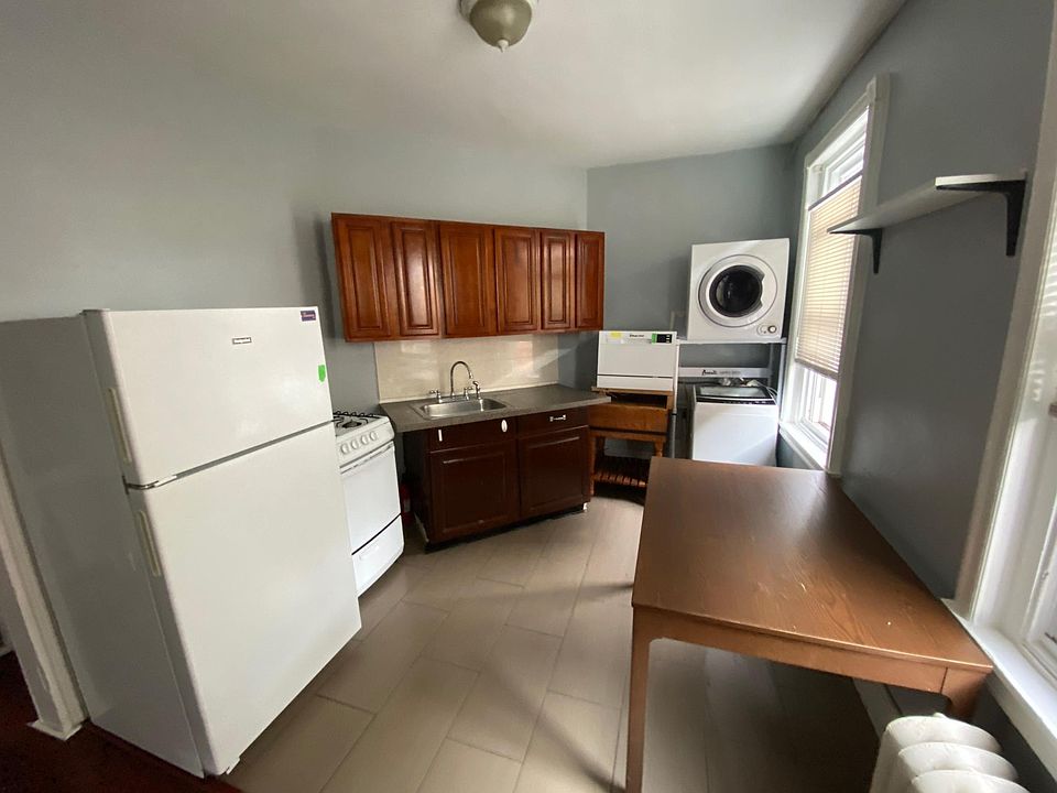 1st image of 611 S 4th St Floor 3