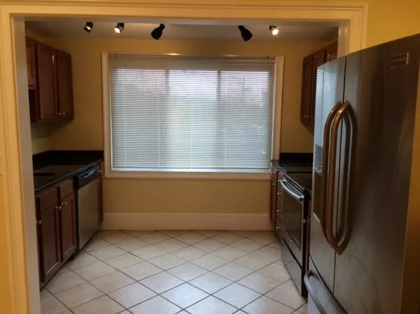 208 Holland St, Somerville, MA