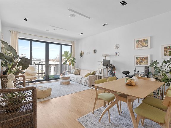 2nd image of 426 Wythe Ave #2C