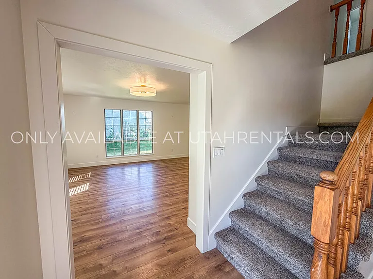 960 N Eastview Dr — Photo 9