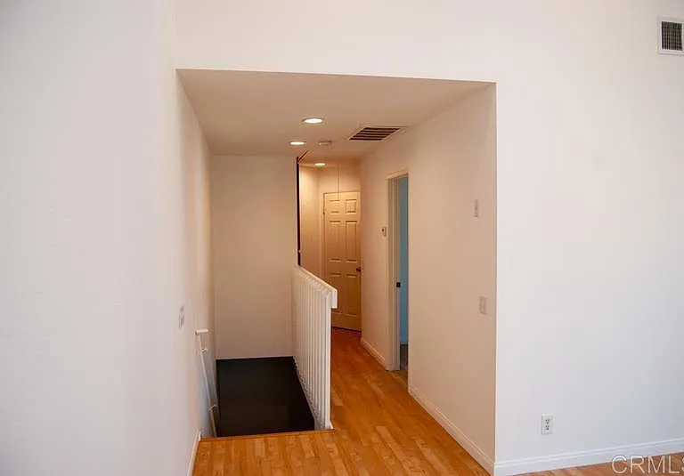 5037 Niagara Ave — Photo 12
