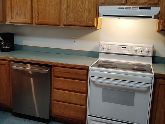 5th image of 190 N Floweree Ave