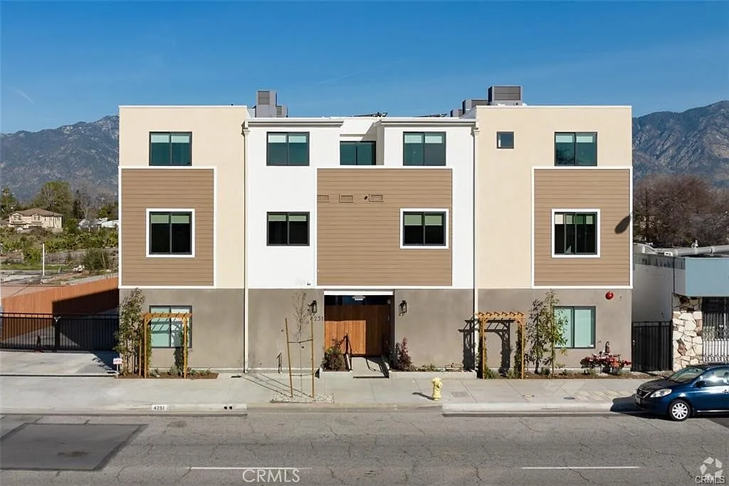 3 bed, 3.5 bath, 1237 sqft, $3,450 — Photo 3