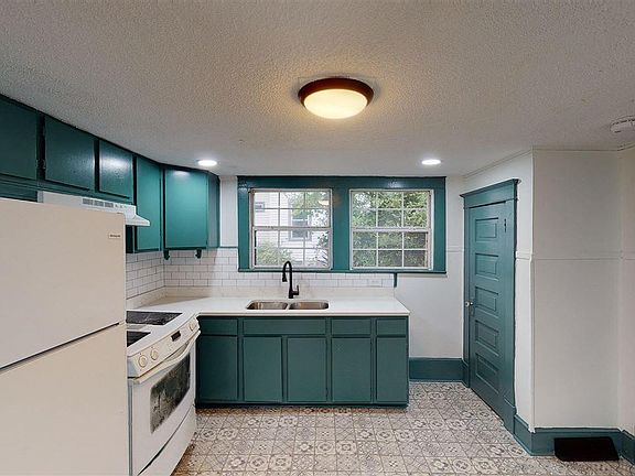 2nd image of 3801 Lamar St