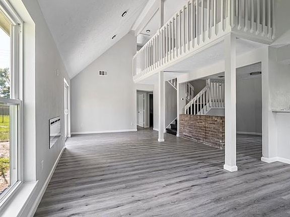 3rd image of 10146 Valley Club Dr