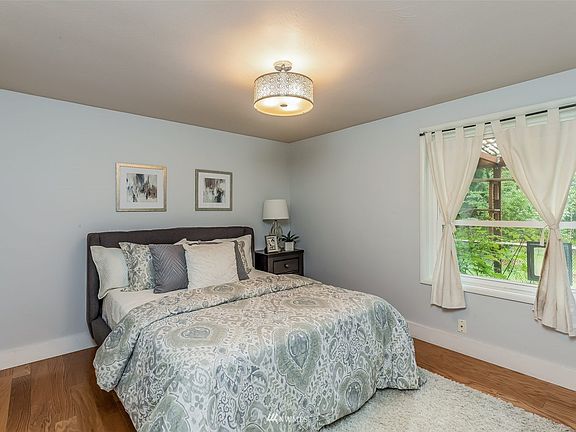 5th image of 17217 5th Ave NE