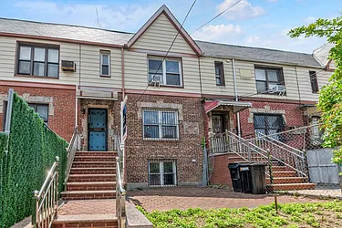 105-06 62 Drive  image 1 of 24