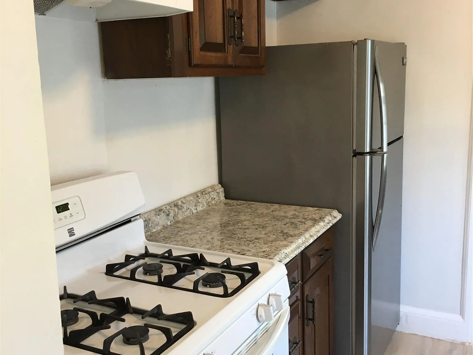 1 bed, 1.5 bath, 1400 sqft, $2,400 — Photo 3