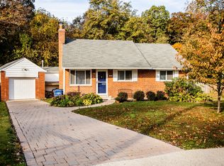 7044 Lee Park Ct, Falls Church, VA 22042