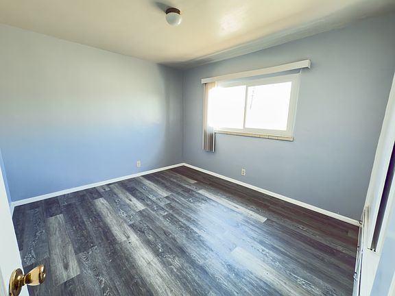 3rd image of 10931 California Ave #10955