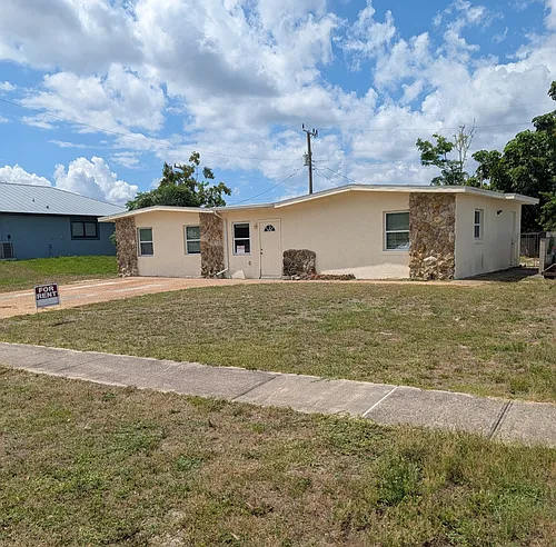 3325 Normandy Dr Photo 1