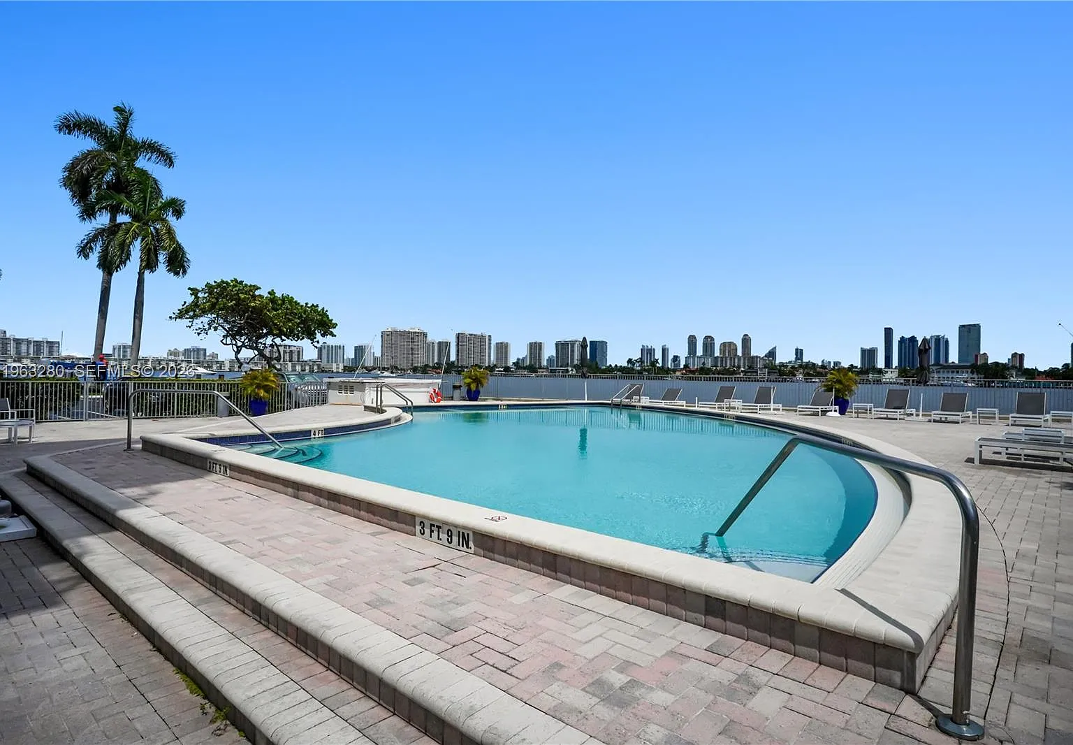 Reef East Condo — Photo 1