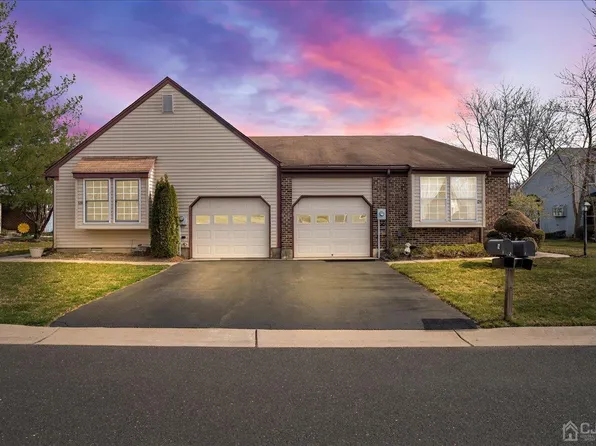 12A Glastonbury Dr, Monroe Township, NJ 08831