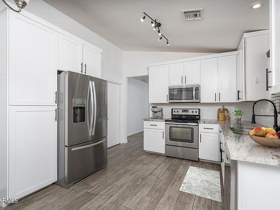 3rd image of 3120 E SIESTA Lane