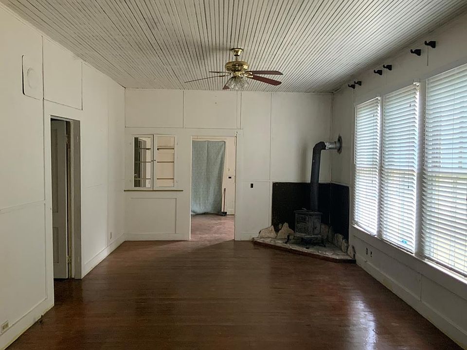 2nd image of 535 Roosevelt Ave