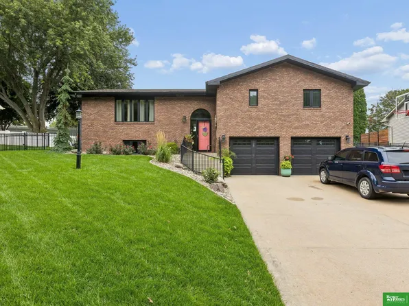 2711 Eagle Dr, Fremont, NE 68025