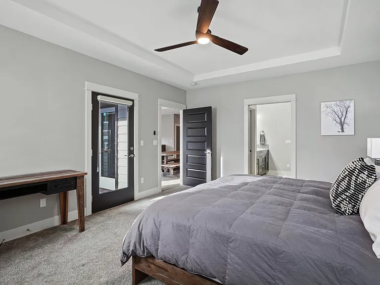 2247 NE Indigo Ln — Photo 25