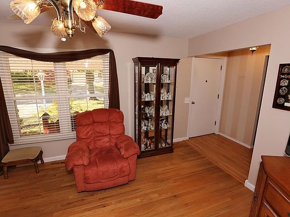 3rd image of 2850 Sussex Dr
