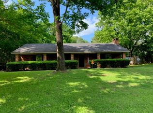 136 Lakeside Dr, Vicksburg, MS 39180