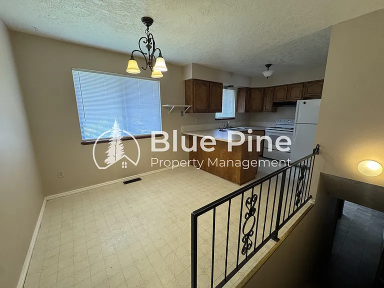 2298 Horizon Dr — Photo 3