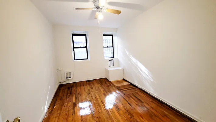 Rented by Mallan Real Estate Inc | media 10