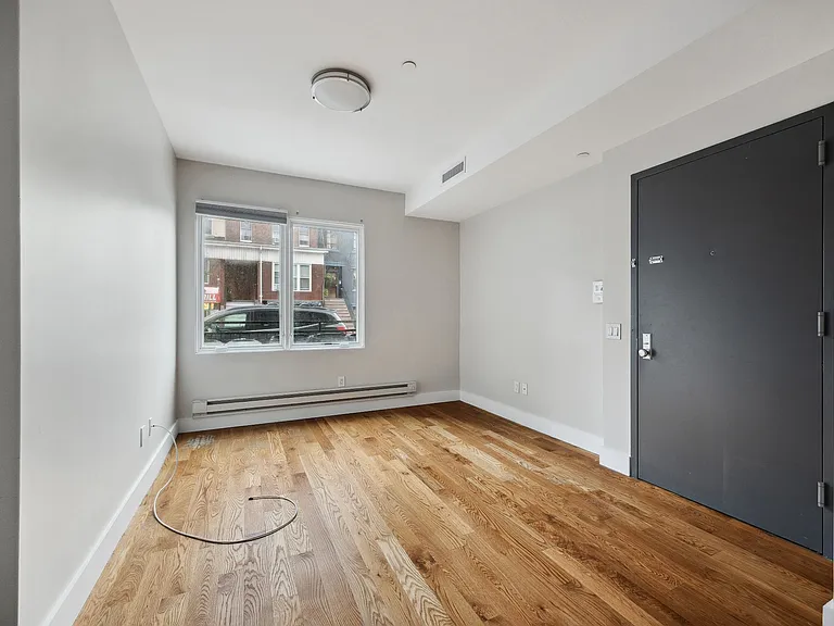 437 Franklin Ave #1 — Photo 4