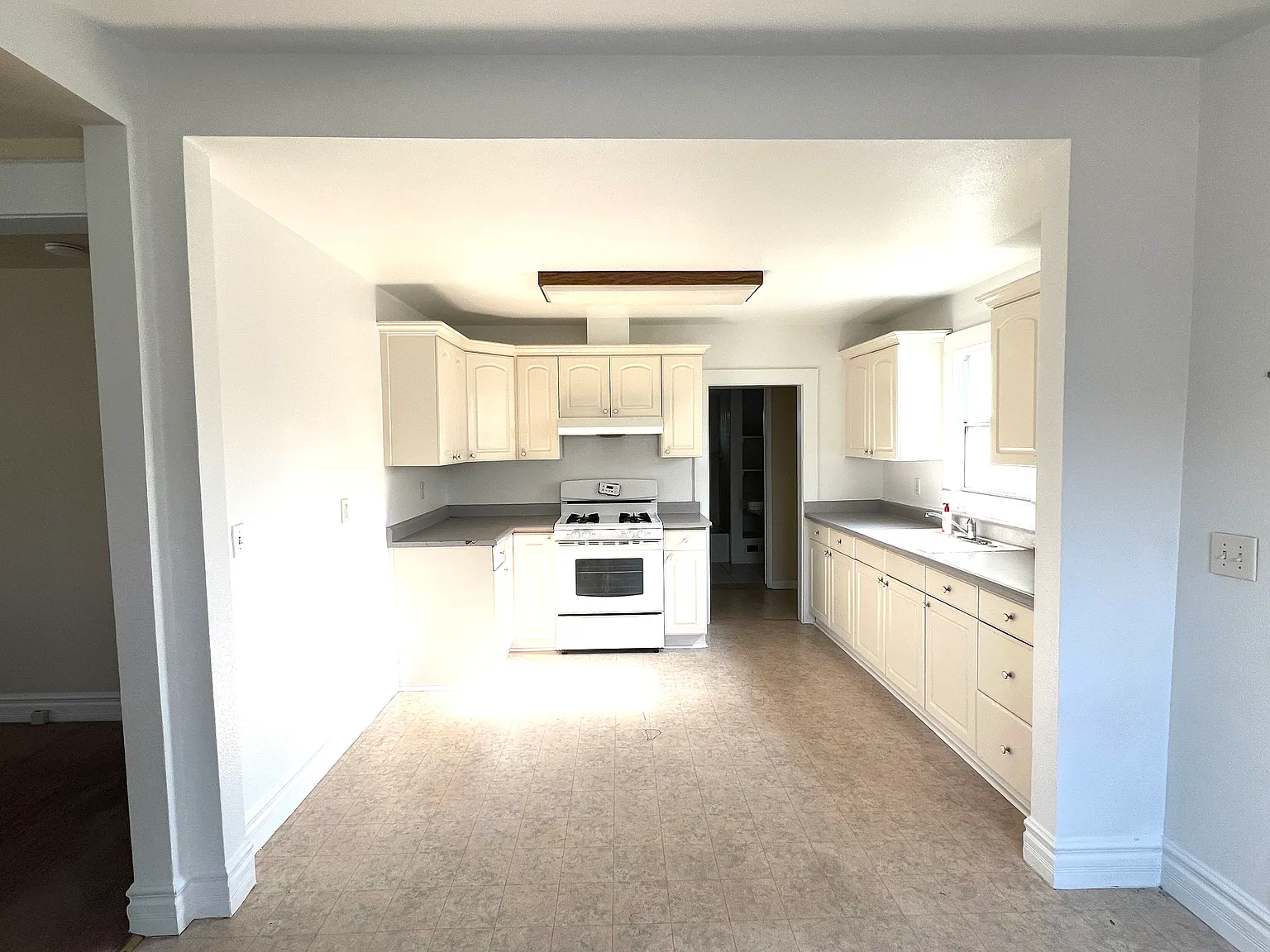2 bed, 1.5 bath, 1100 sqft, $2,695 — Photo 3