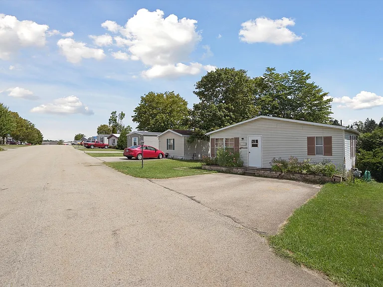 Sunny Acres — Photo 38