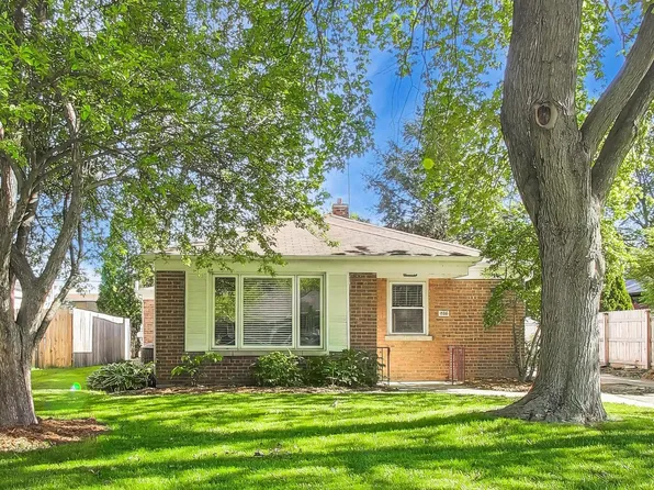 836 E Rockland Rd, Libertyville, IL 60048