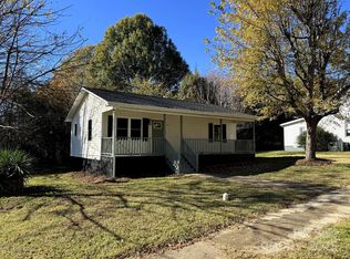 1208 N Ashe Ave, Newton, NC 28658