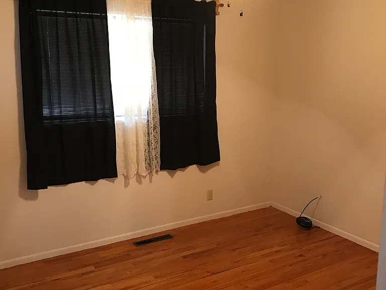 3212 Hollybrook Ln — Photo 3