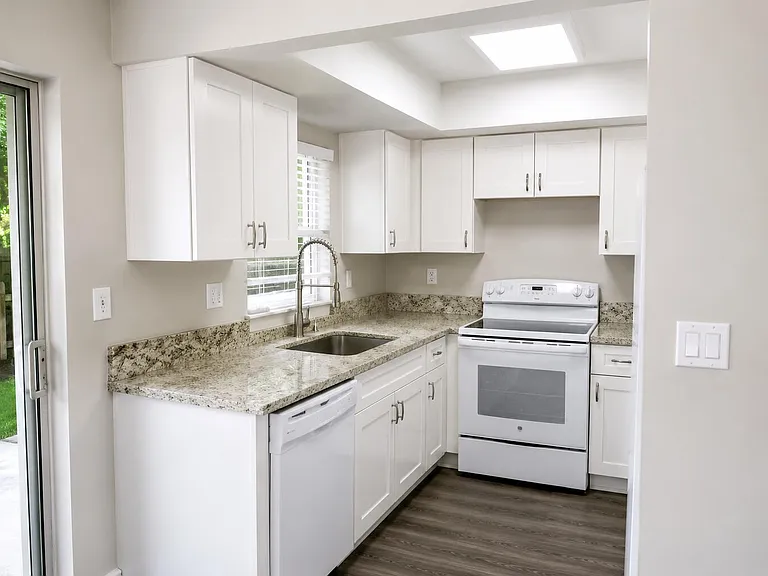 2120 NE 41st St #D — Photo 6
