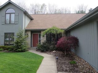 21463 Creekside Dr, Strongsville, OH