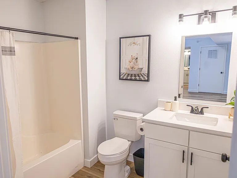 Elevate Apartments at Hawkeye - Student Housing — Photo 7