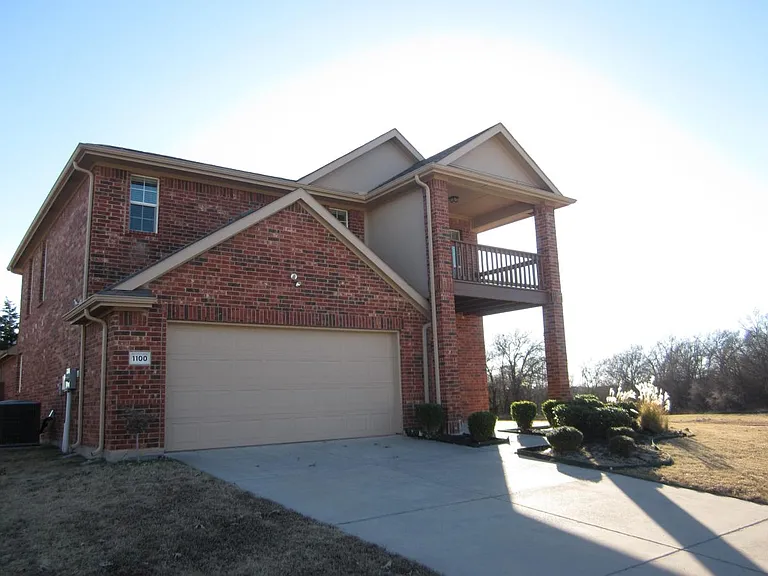 1100 Arthurs Ct — Photo 1