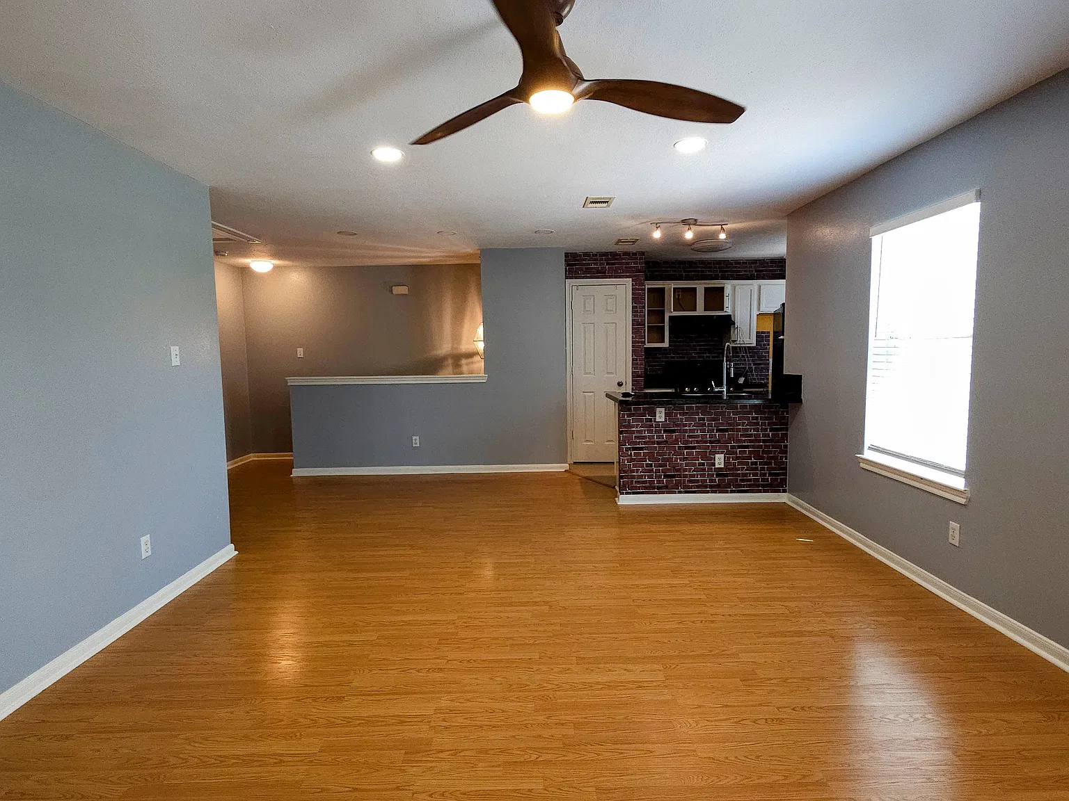 3 bed, 1400 sqft, $1,975 — Photo 4