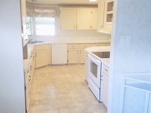 5th image of 1680 Poppy Cir