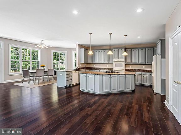 3rd image of 685 Telegraph Rd