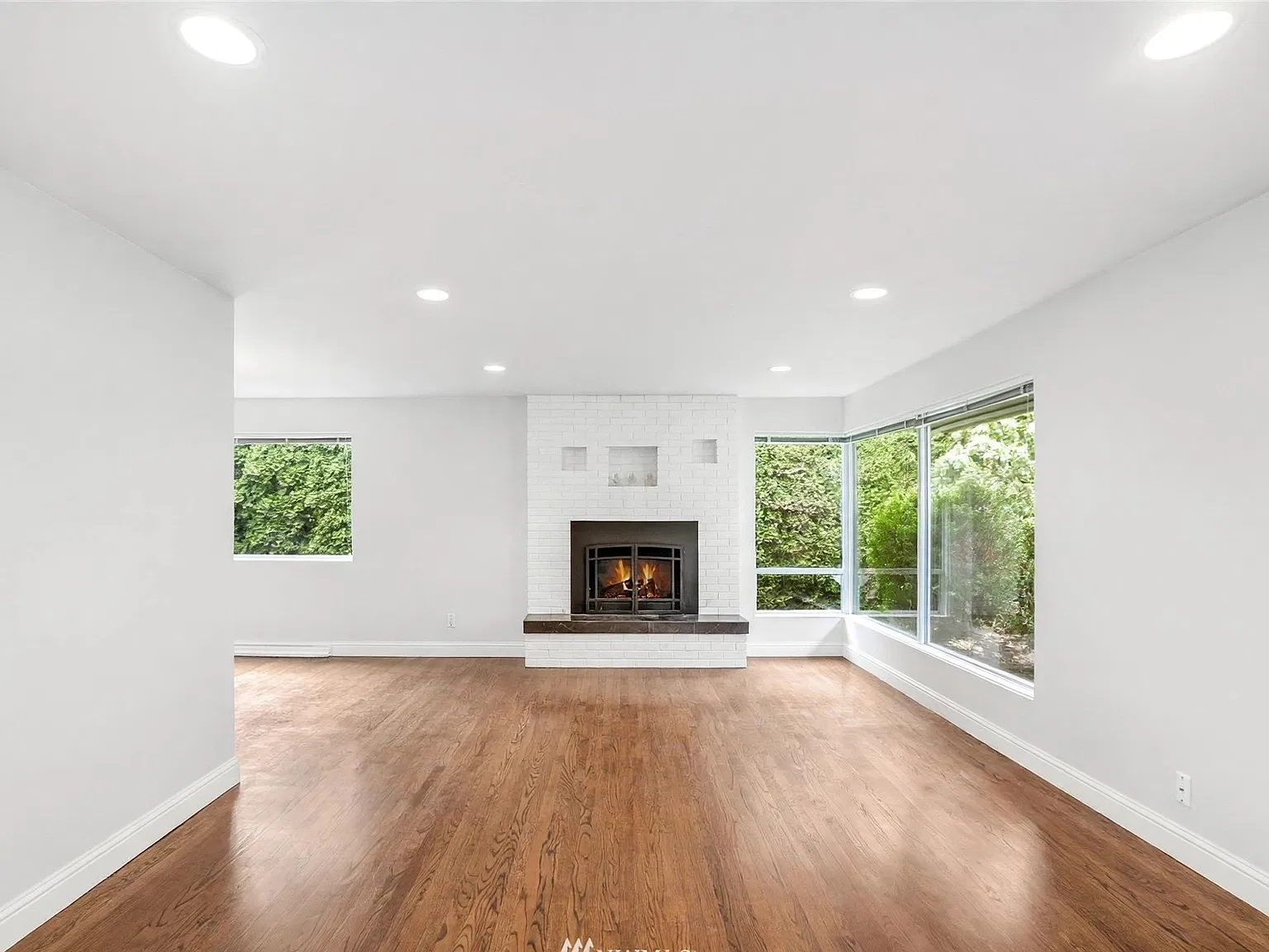 3 bed, 1.5 bath, 1490 sqft, $3,700 — Photo 2