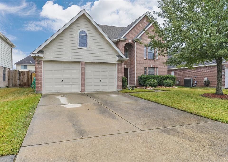 1st image of 2710 Crestwood Dr