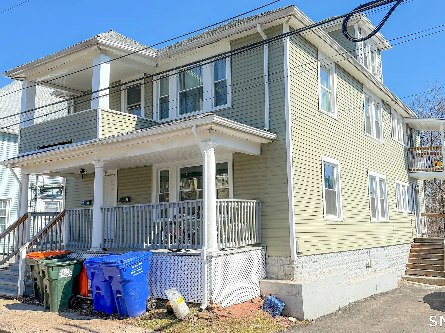 3 bed, 1.0 bath, 3080 sqft, $1,900 — Photo 1