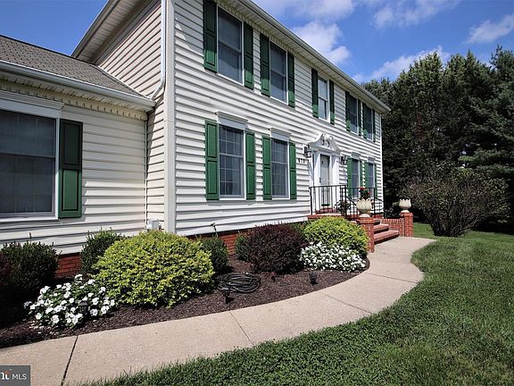 2nd image of 970 Tara Oaks Ct