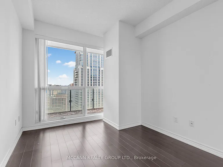 386 Yonge St #3015 — Photo 14